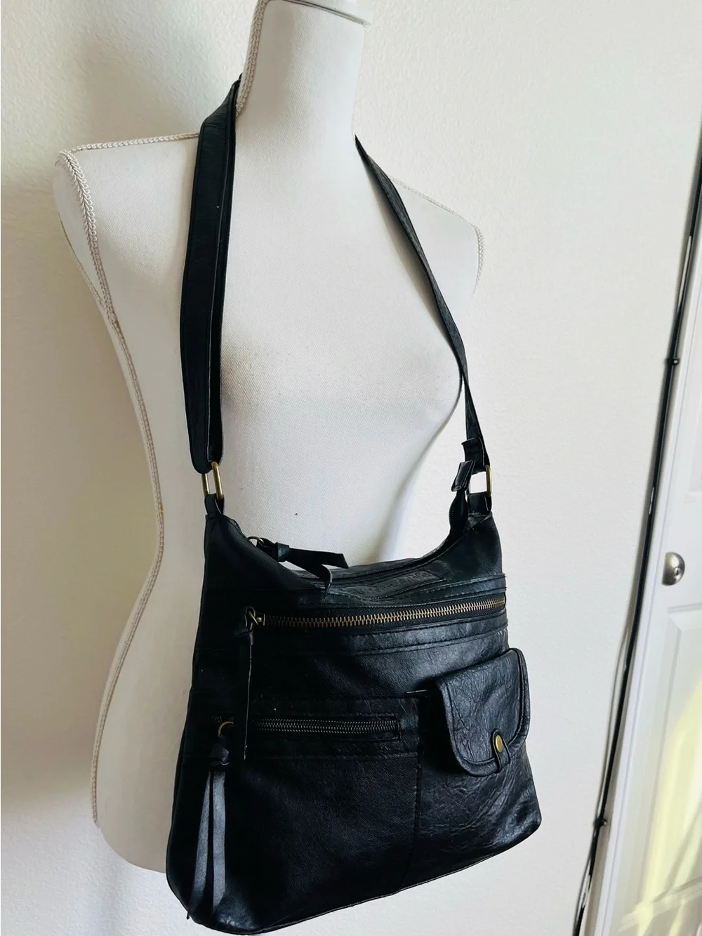 American Eagle Outfitters black leather